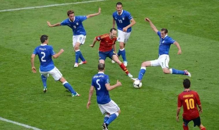 Tiền Vệ Trung Tâm: Vị Trí Quyết Định Chiến Lược 2 Chiến thuật cho tiền vệ trung tâm