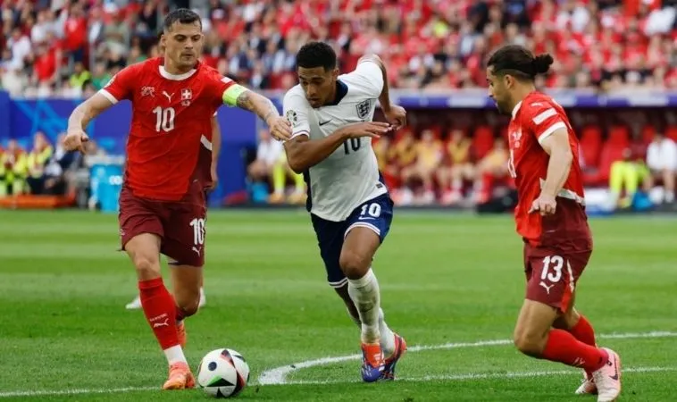 Làm Thế Nào Để Có Kỹ Thuật Tranh Chấp Bóng Như Ronaldo? 2 Kỹ thuật tranh chấp trong bóng đá